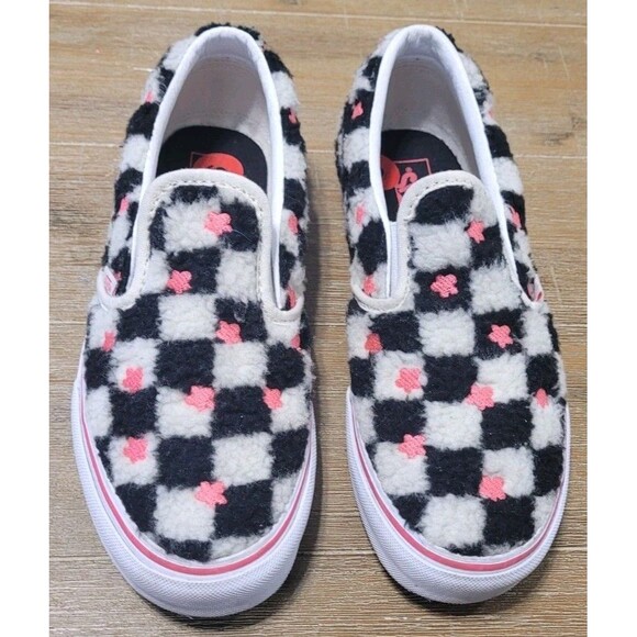VANS  Checkered Slip-Ons with Faux Fur & Embroidered Flowers 6Y Women's Sz 7.5 - Picture 2 of 8